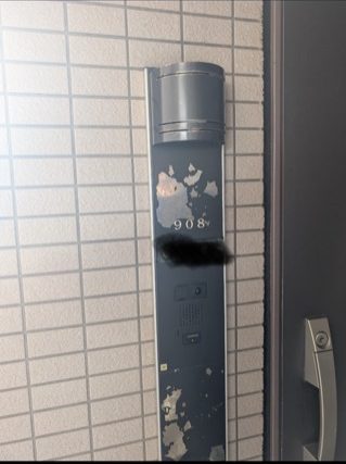 八潮マンション　インターフォン金属塗装　塗装前